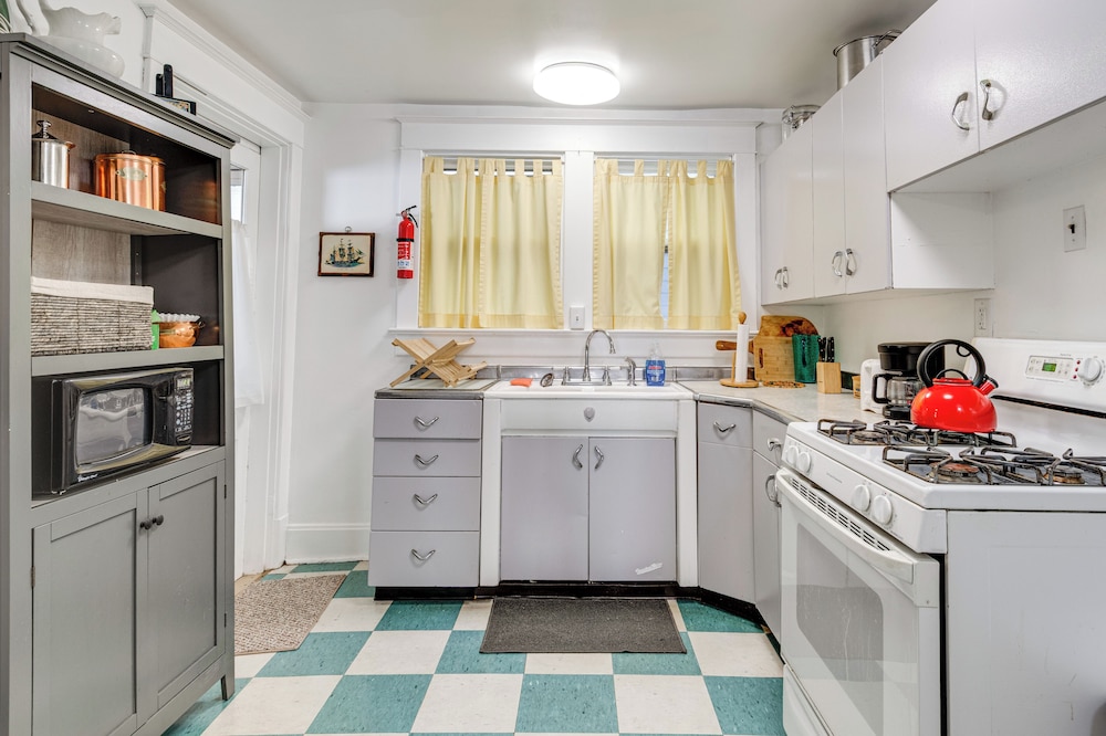 3 Mi to Dtwn Indy: 20th-century Apt w/ Fenced Yard