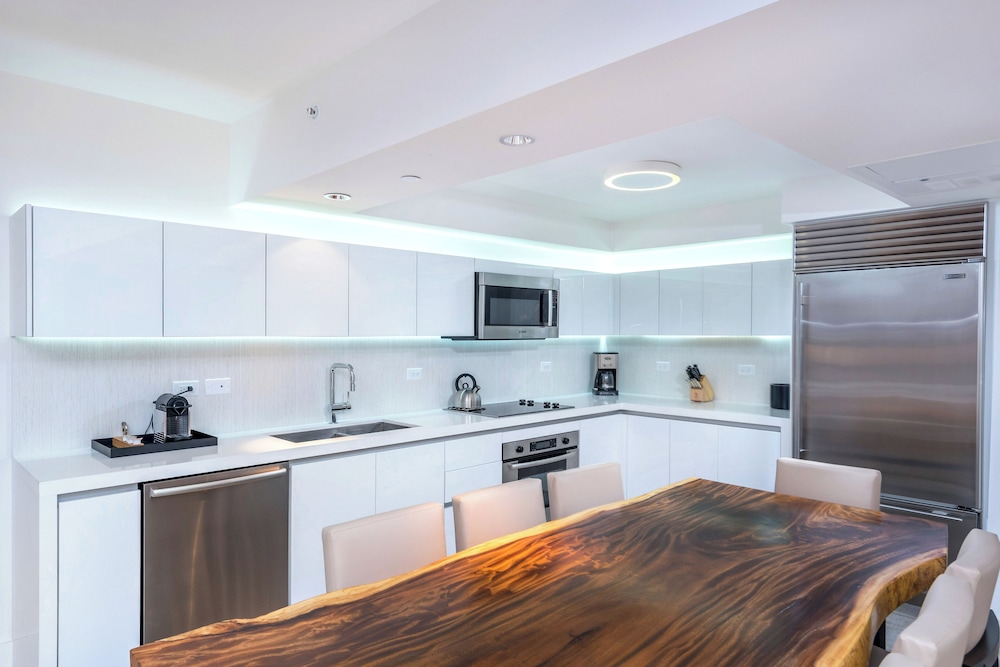 Luxury Vacation Rentals at 1 Hotel & Homes by LRMB