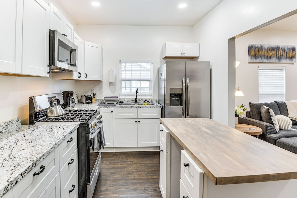 1 Mi to Tulsa Arts District: Updated Home w/ Deck!