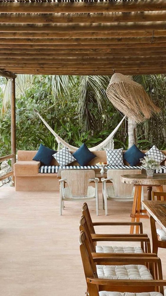 w Stunning 6BR Beachfront Villa in Rosario