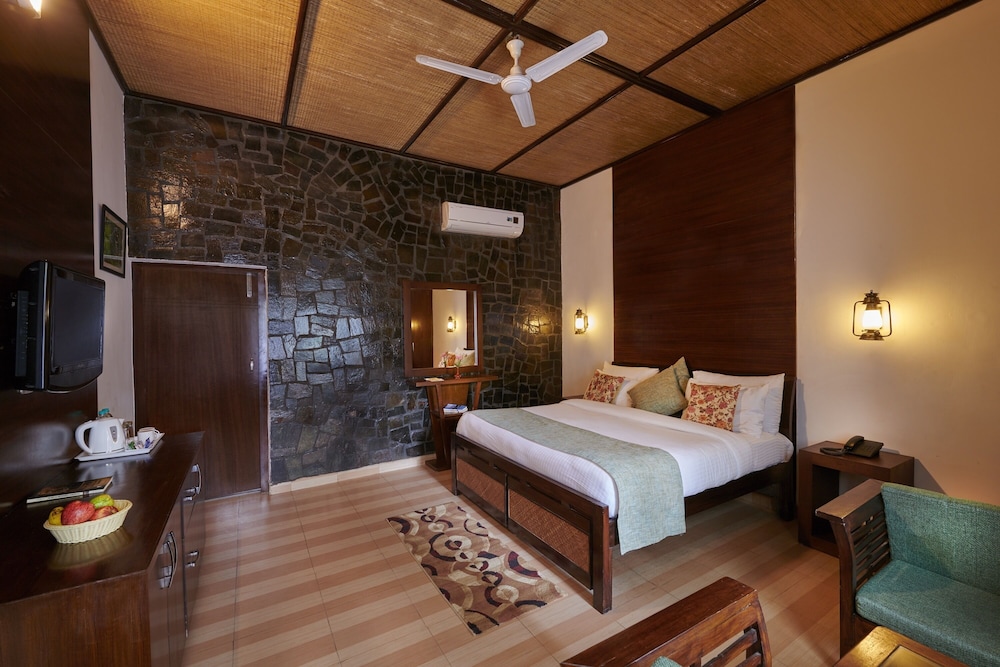 Aacorn Hideaway Resort & Spa