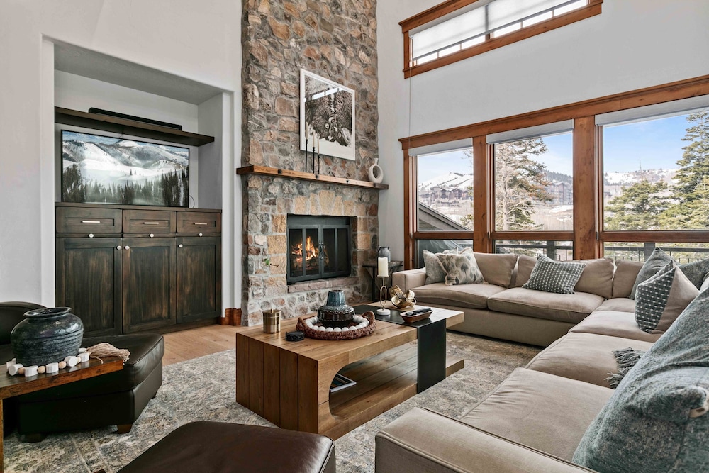 6565 Lookout Drive - Four Bedroom with Spa 4 Condo