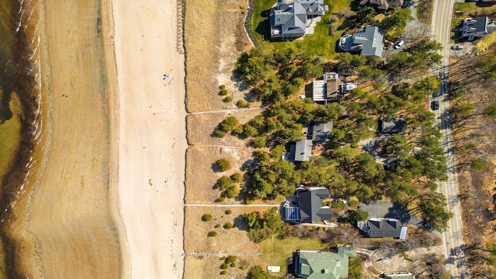 Bayview Beach Cottage For 4!