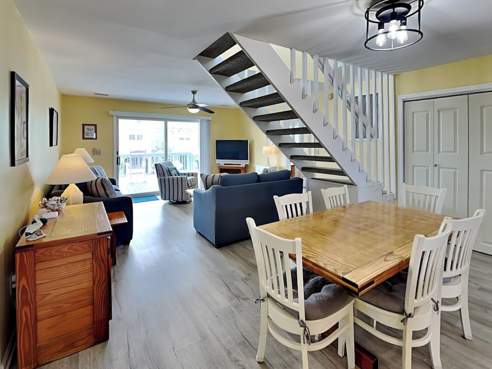 Happy Days by Topsail Realty