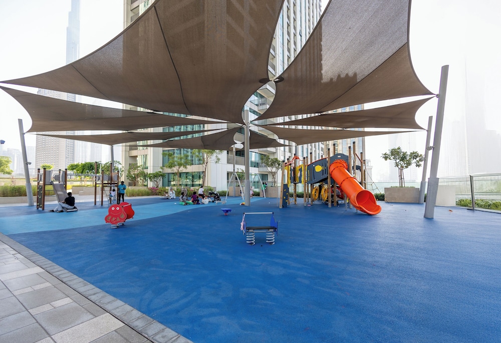 Maison Privee - Elegant Urban Stay Just Steps from Burj Khalifa