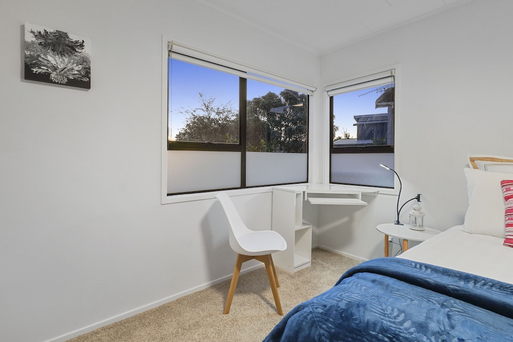 Spacious Family Home - Backyard-Mt-Views view 3