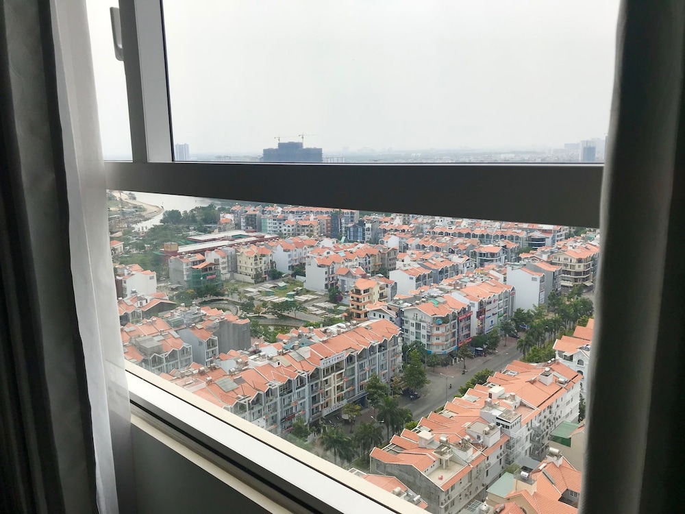Sunrise City 2BR SW Pool 20th