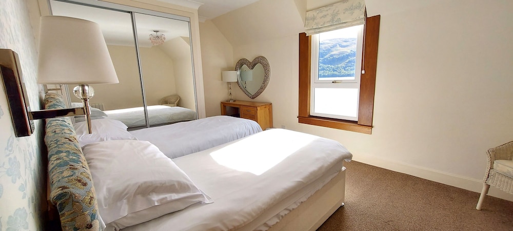 Loch Rannoch Highland Club Lochside Lodge 02