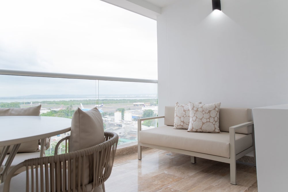 w Comfortable Loft w Balcony in Crespo