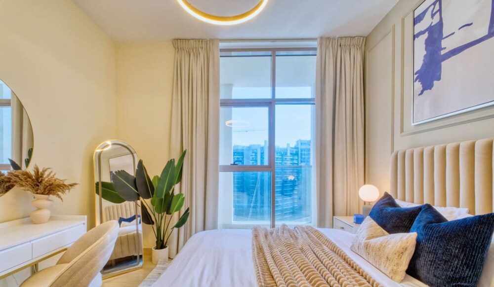 2BR Apt w Dubai Canal Views Near Burj Dubai Mall