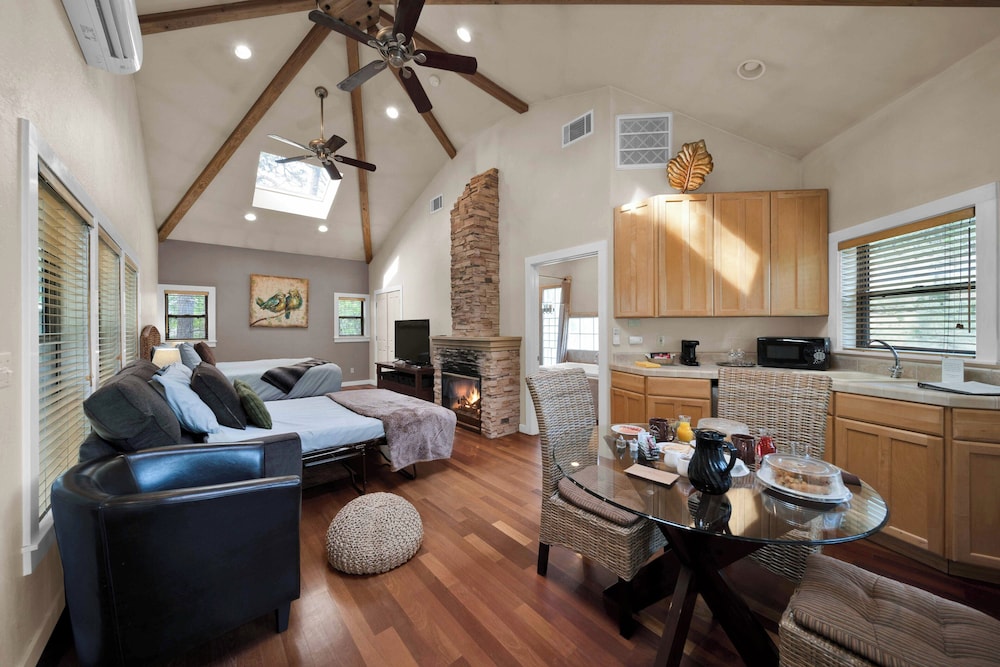 The Inn at Shasta Lake