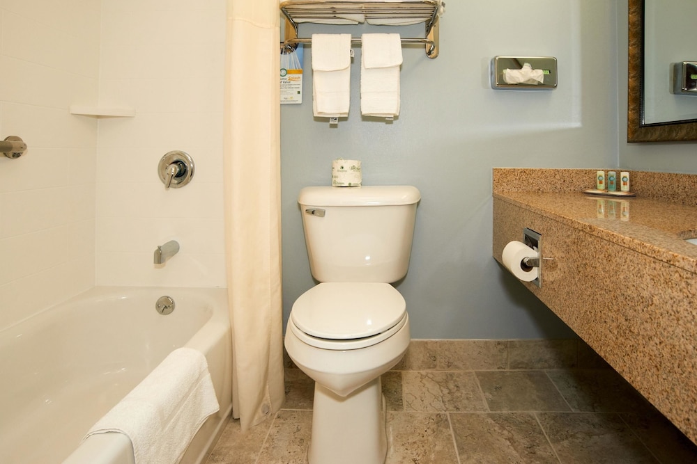 Quality Inn Bourne - Cape Cod view 3