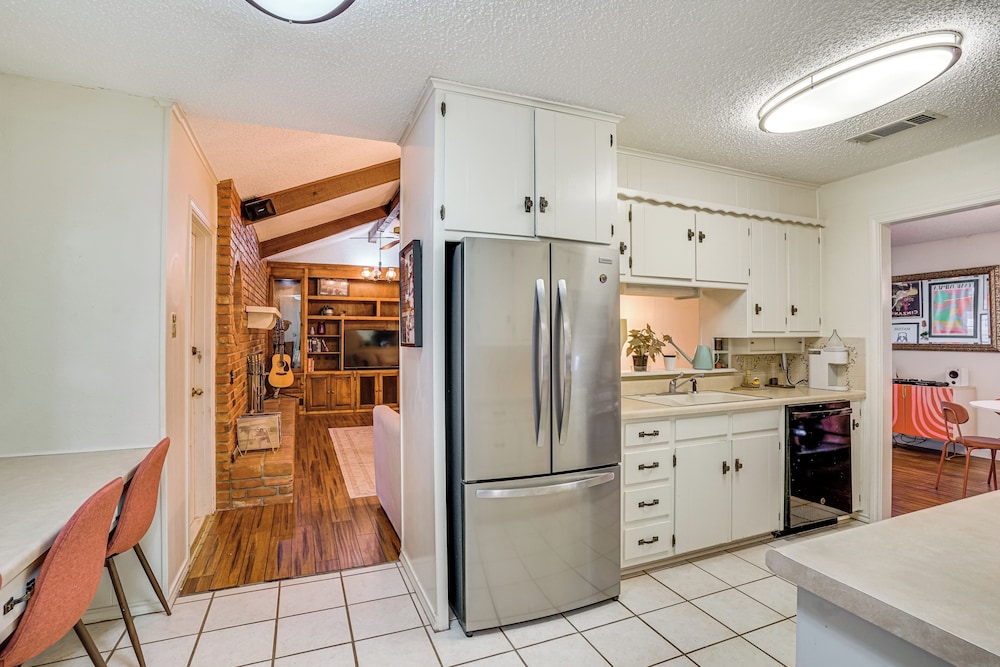 Karaoke Ready! Fort Worth Area Home w/ Pool