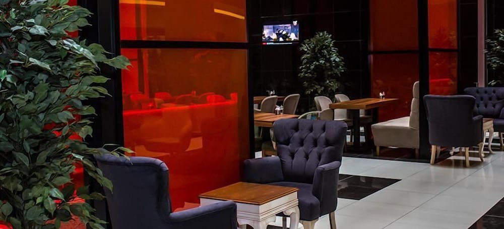 D&D Suites Flora