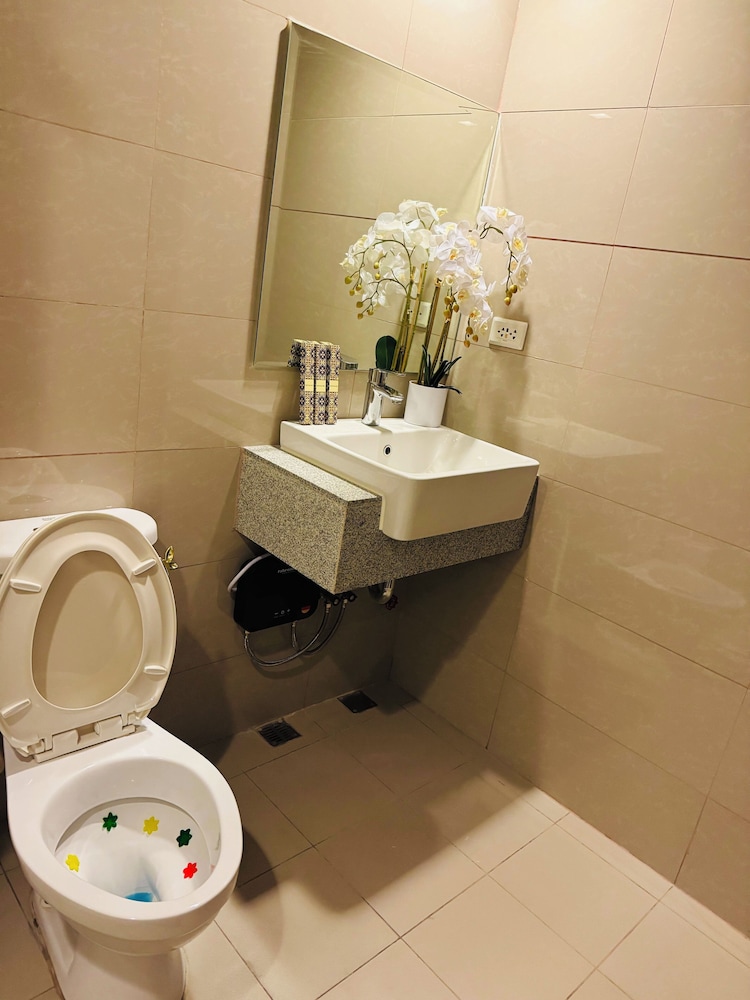 Luxury Staycation beside Okada