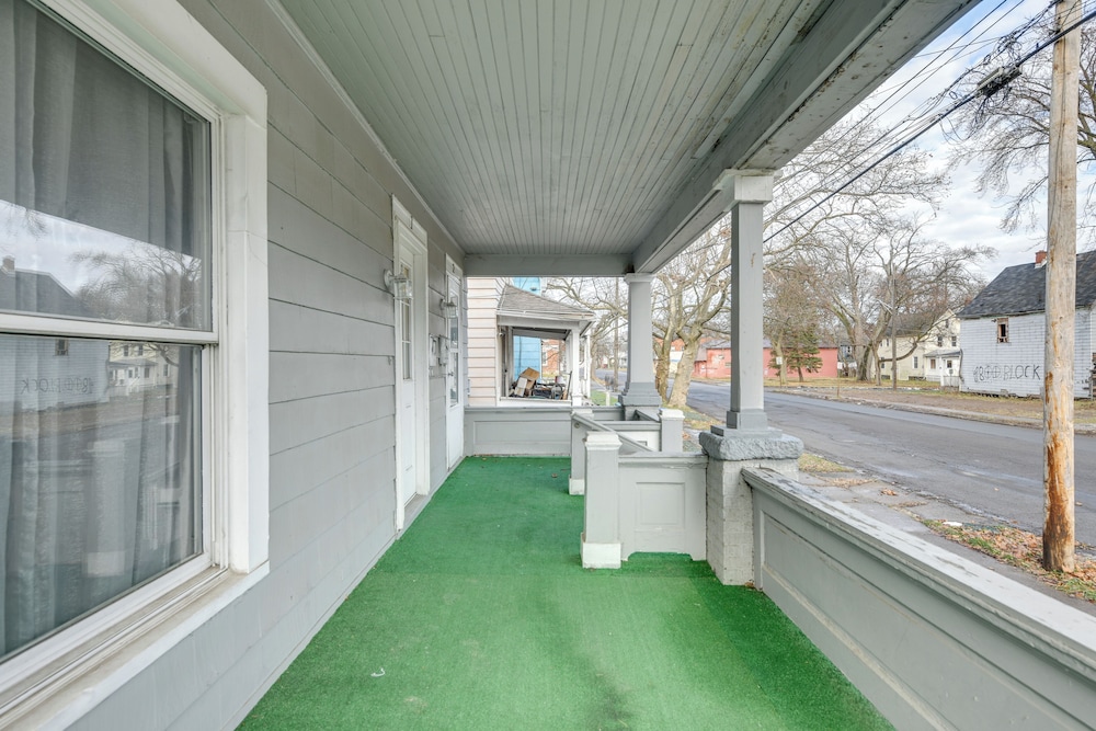 Apartment 2 Mi to Niagara Falls & Whirlpool!