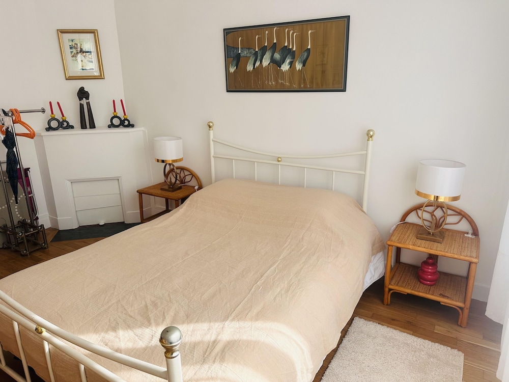 One Bedroom Apartment in Cannes Center a few Steps From the Croisette and the Martinez Hotel - 2032
