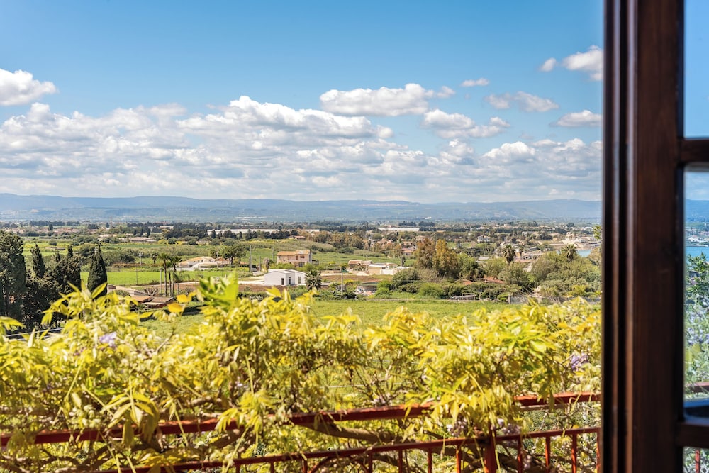 Galatea e Giardino delle Esperidi apartments with pool by Wonderful Italy