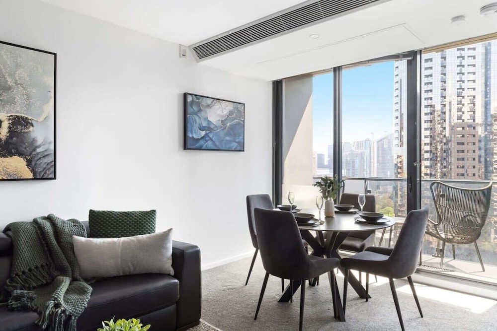A Modern 2BR Apt With City Views, Free Parking