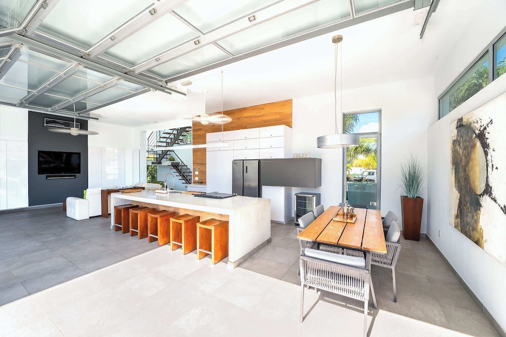 Seaside Family Vacation Villa, Hotel Amenities v2