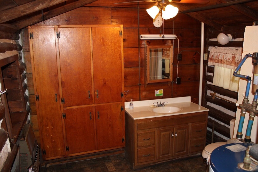 Hominy Ridge Cabins and Gift Shop