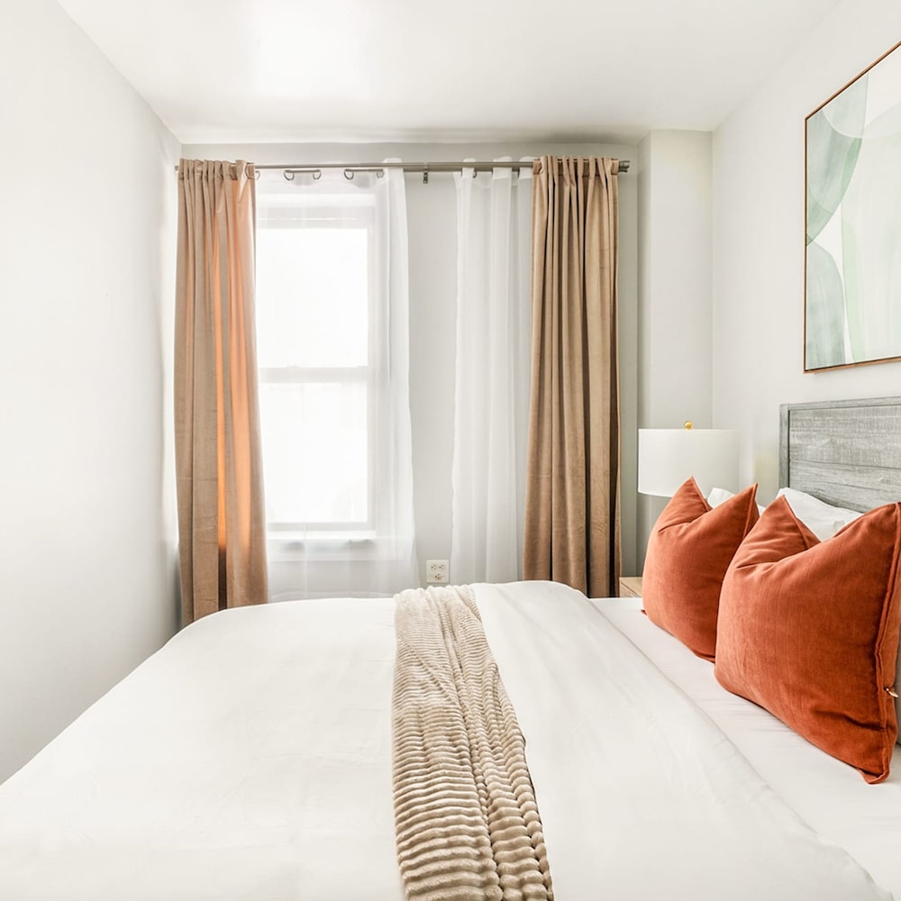 73-406 New 1BR 1bth UWS Doorman Gym