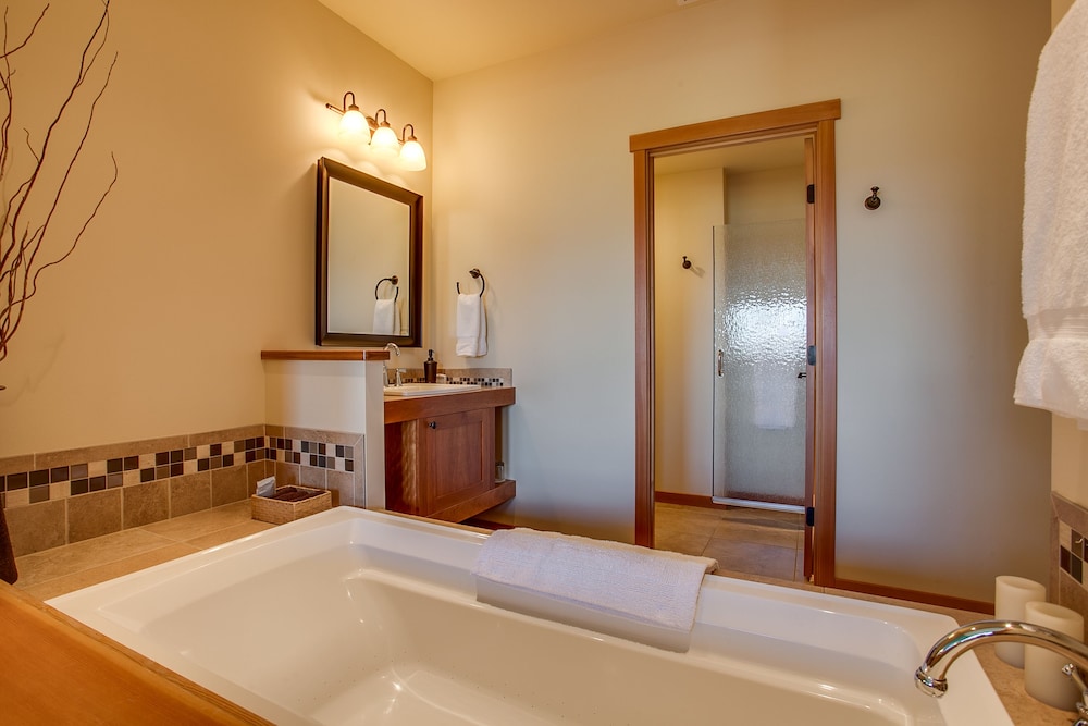 Cascade Valley Inn