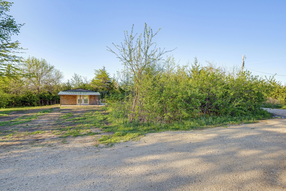Peaceful Cabin Retreat Near Prairie Band Casino