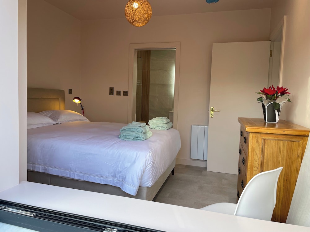 Lakeside Apartment Retreat in Oughterard Connemara
