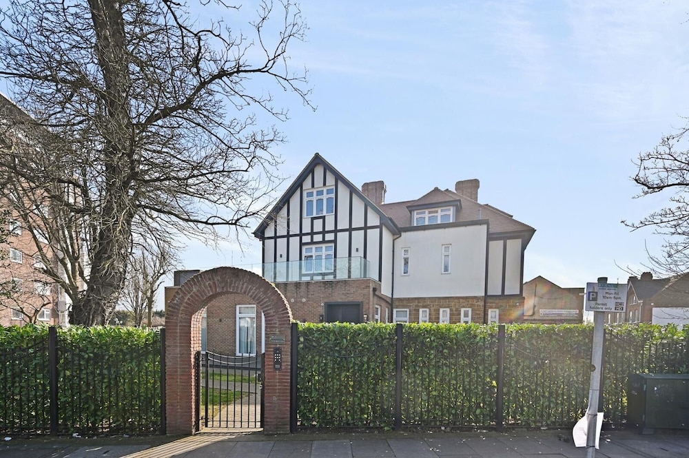 Brampton Grove Cozy Apartment - London