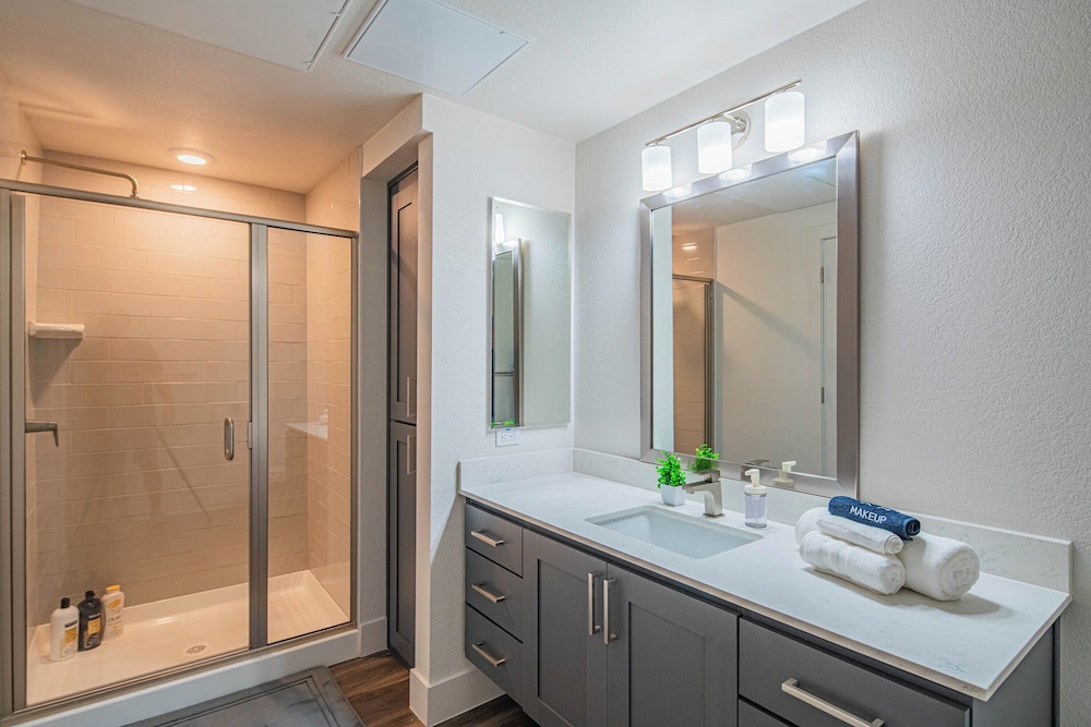 ROVE LIVING/KB - Scottsdale Grand