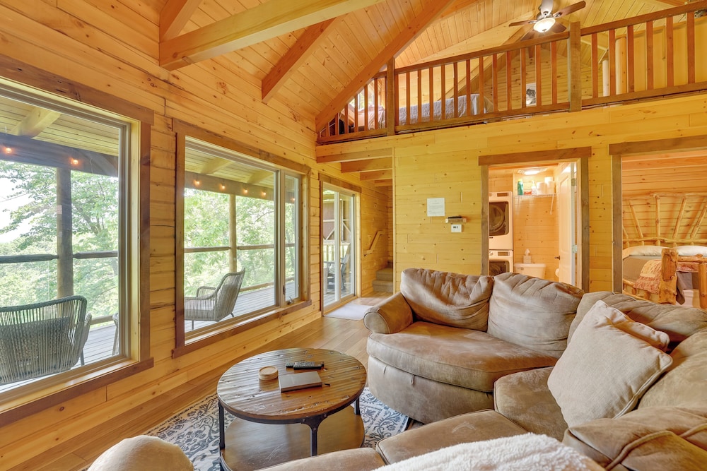 'pine Knob' Cabin w/ Snowy Bluff Views in Mindoro!