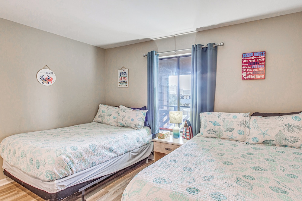 Walk to Ocean: Condo w/ 2 Pools in Myrtle Beach