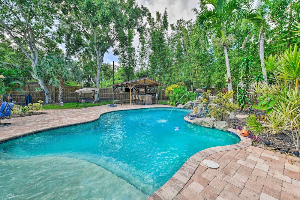 Sarasota Getaway w/ Private Pool & Backyard Oasis!