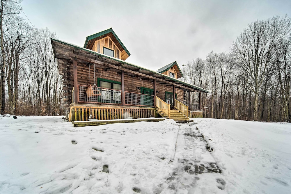 Panama Cabin on 36 Acres w/ Hot Tub & Trails!