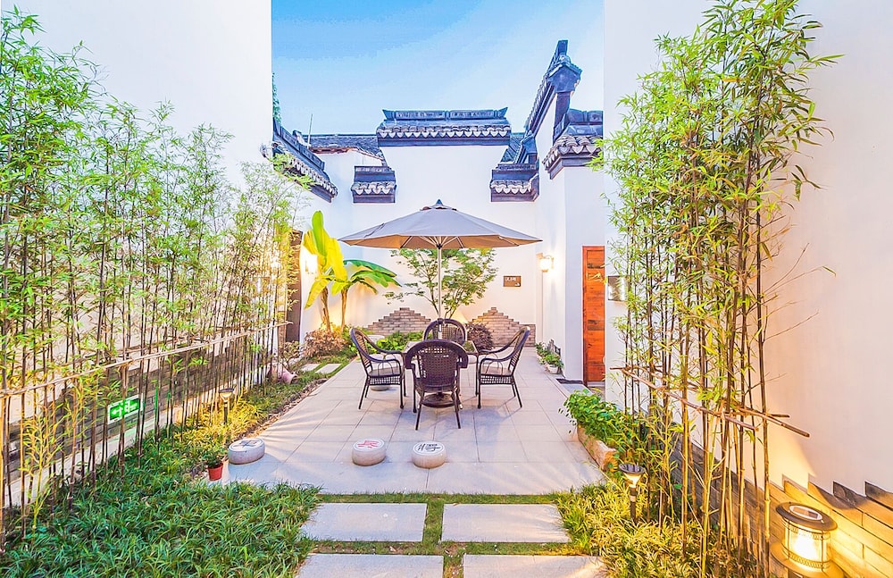 Wuzhen Ziye Musu Inn