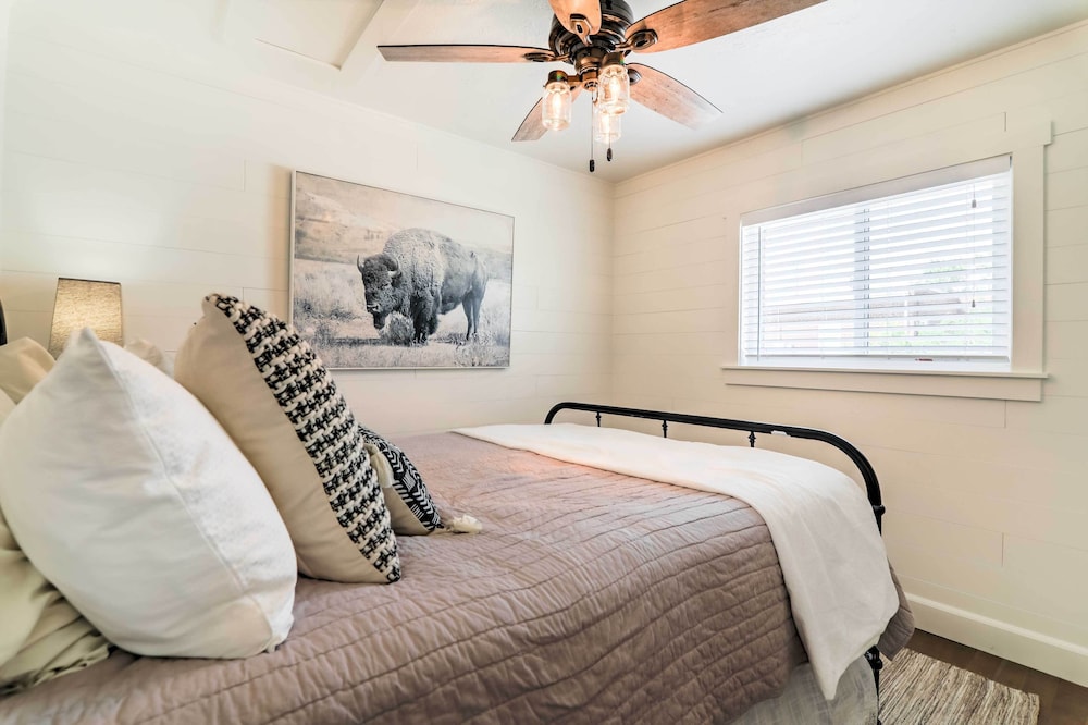 Beaver Vacations - Cozy Farmhouse-style Cottage by Mighty 5 Ntl Parks - Property Image 3
