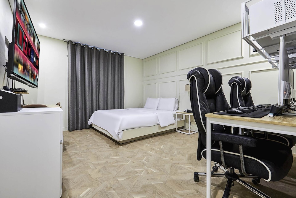 FILM37.2HOTEL
