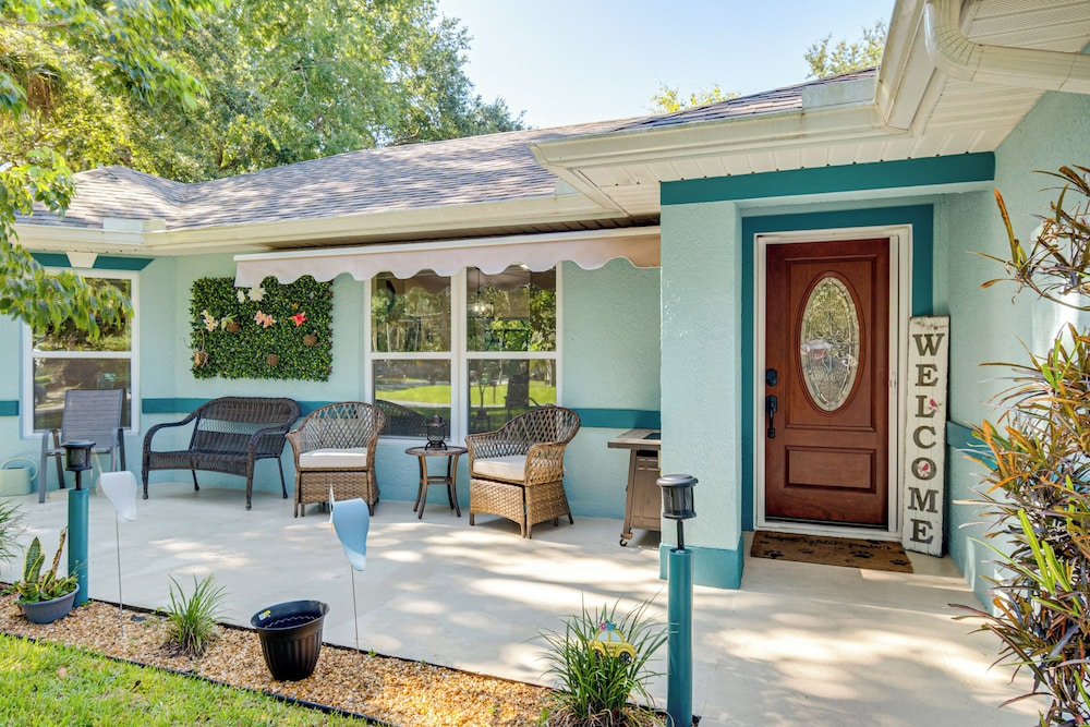 Private Backyard Oasis: Cocoa Family Home!