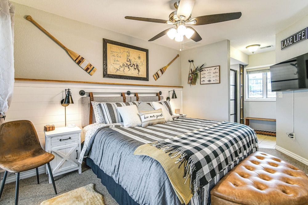 Table Rock Lake Retreat: Steps to Water & Pools!