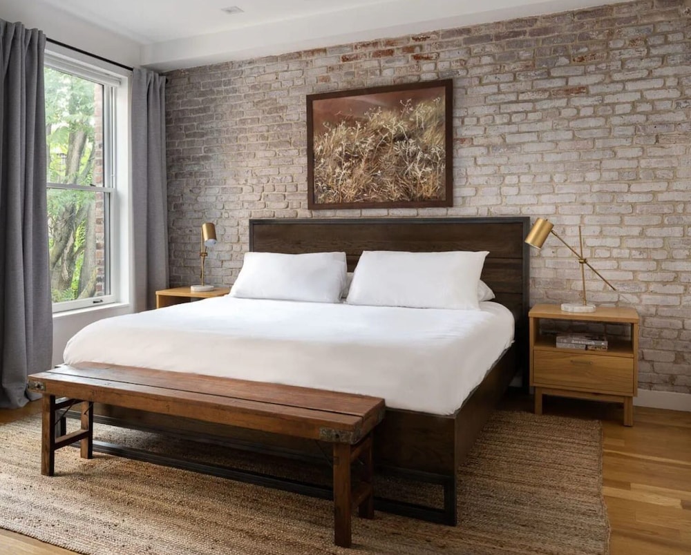 Cypress Court I by Rove Travel 2BR Harlem Apt