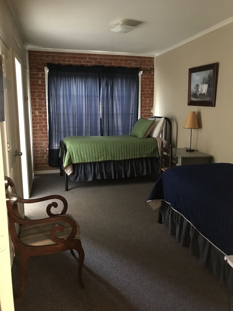 Spur Hotel
