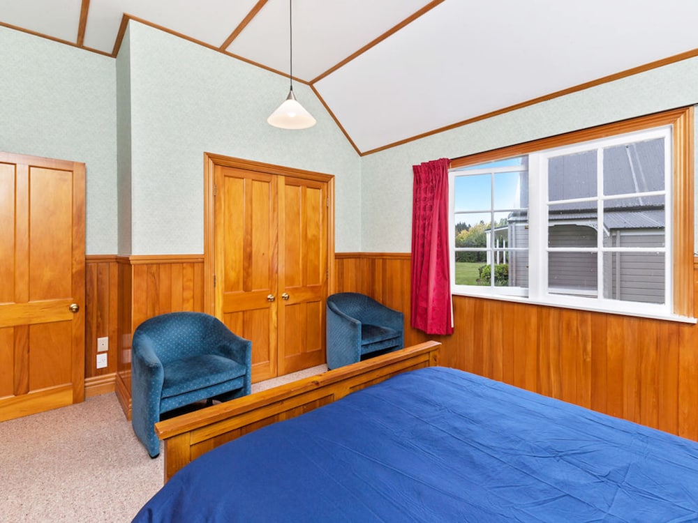2 Bedroom Cottage near Huka Falls view 3