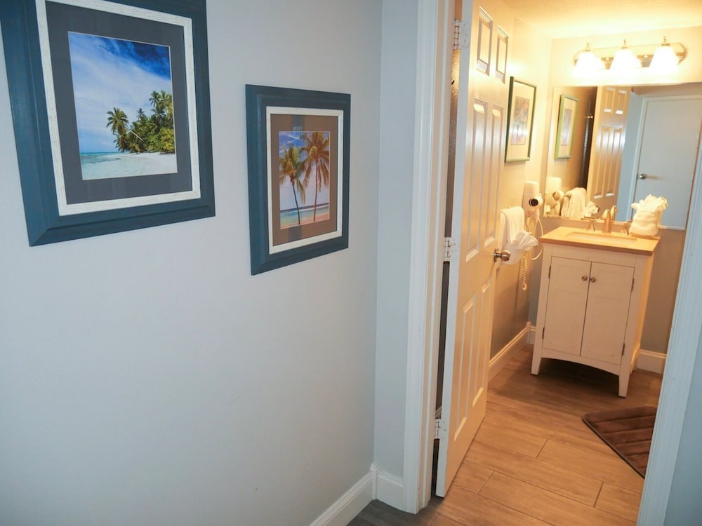 Pelican Beach 0108 1 Bedroom Condo by Pelican Beach Management