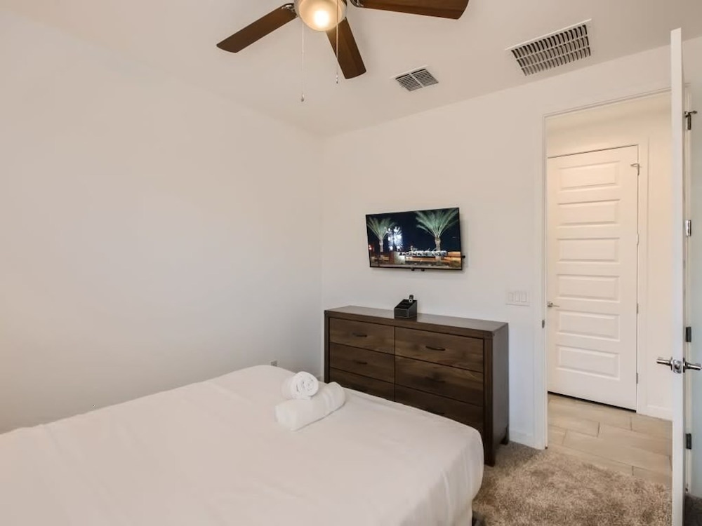 NEW Awesome Phoenix Monthly 5BR