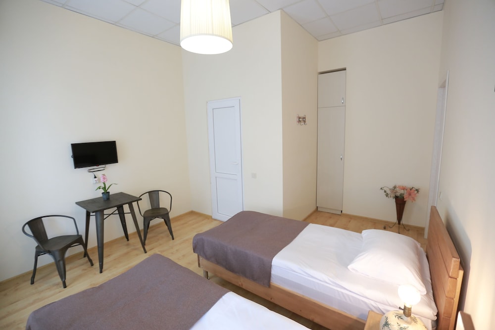 Midtown Hostel