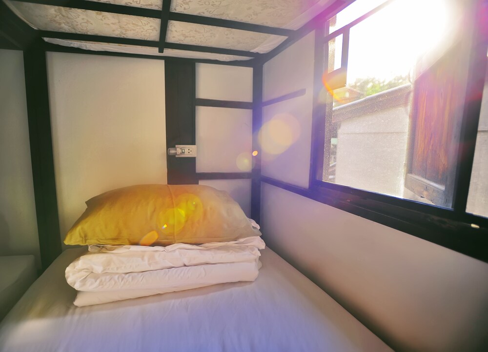 Manon Hostel
