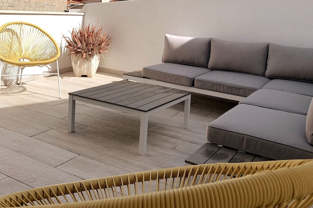 Ida Palace, new Deluxe Seafront Apartment photo 2