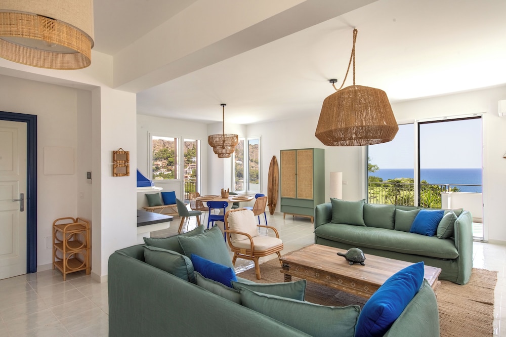 Sea Frame Design Apartments with Pool by Wonderful Italy