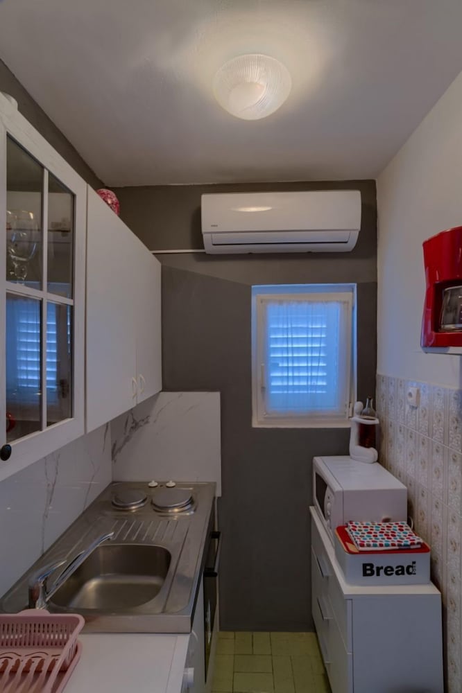 Vedro - 50 m From sea - 1- Red view 2